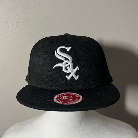Kids NWT Black Chicago White Sox’s Baseball Cap with White Logo - Picture 1 of 8
